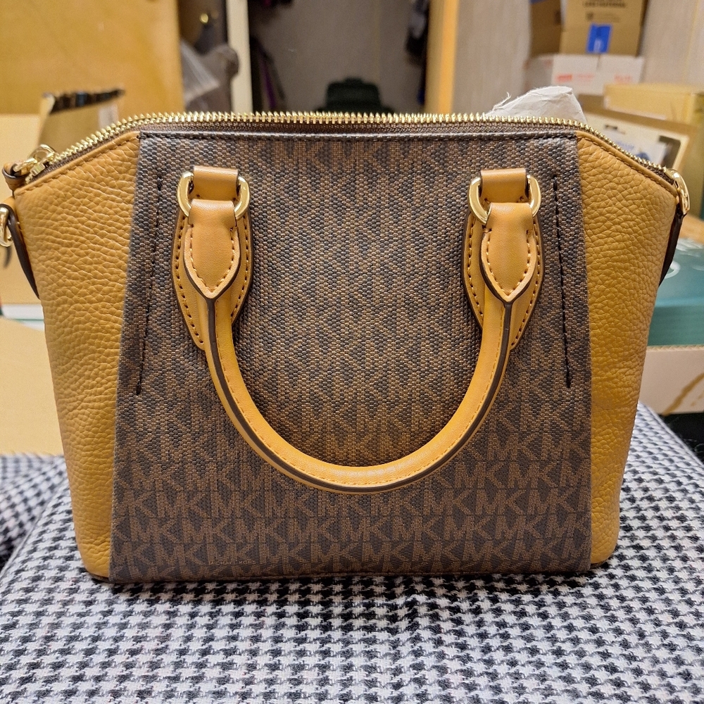 NWT Michael Kors Sienna Brown/Acorn Medium Messenger - Picture 2 of 6